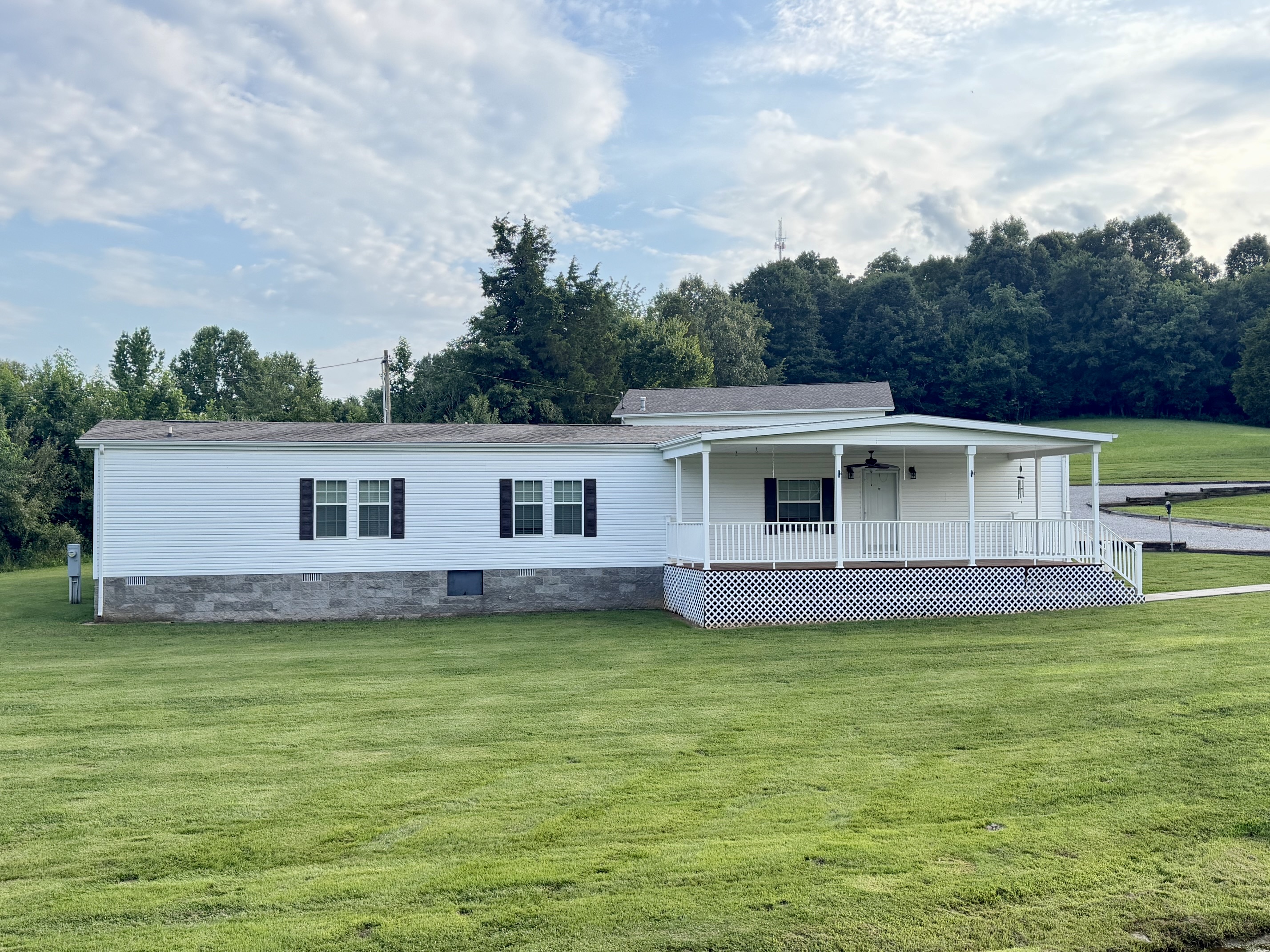 Beautiful 5.3 +/- Acres with Home, Detached Garage and Workshop photo 2