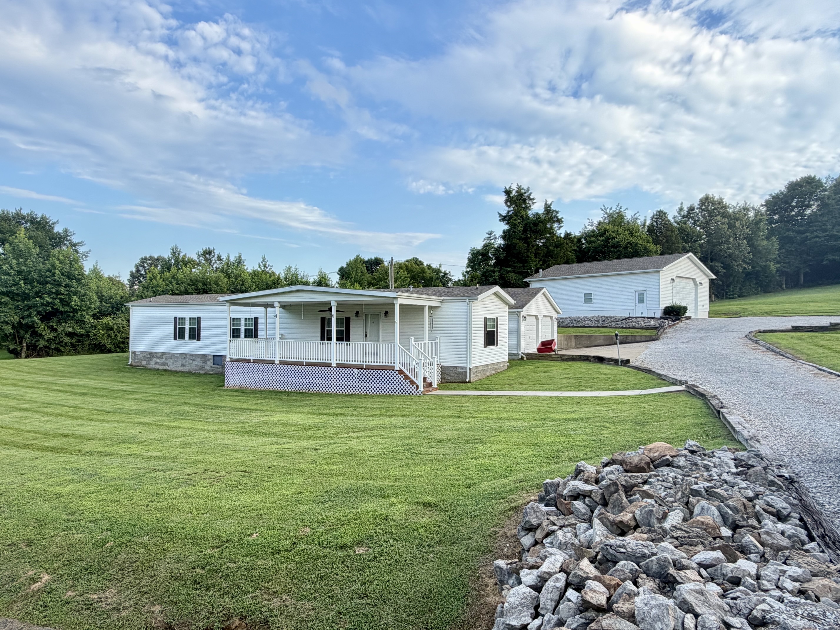 Beautiful 5.3 +/- Acres with Home, Detached Garage and Workshop photo 3