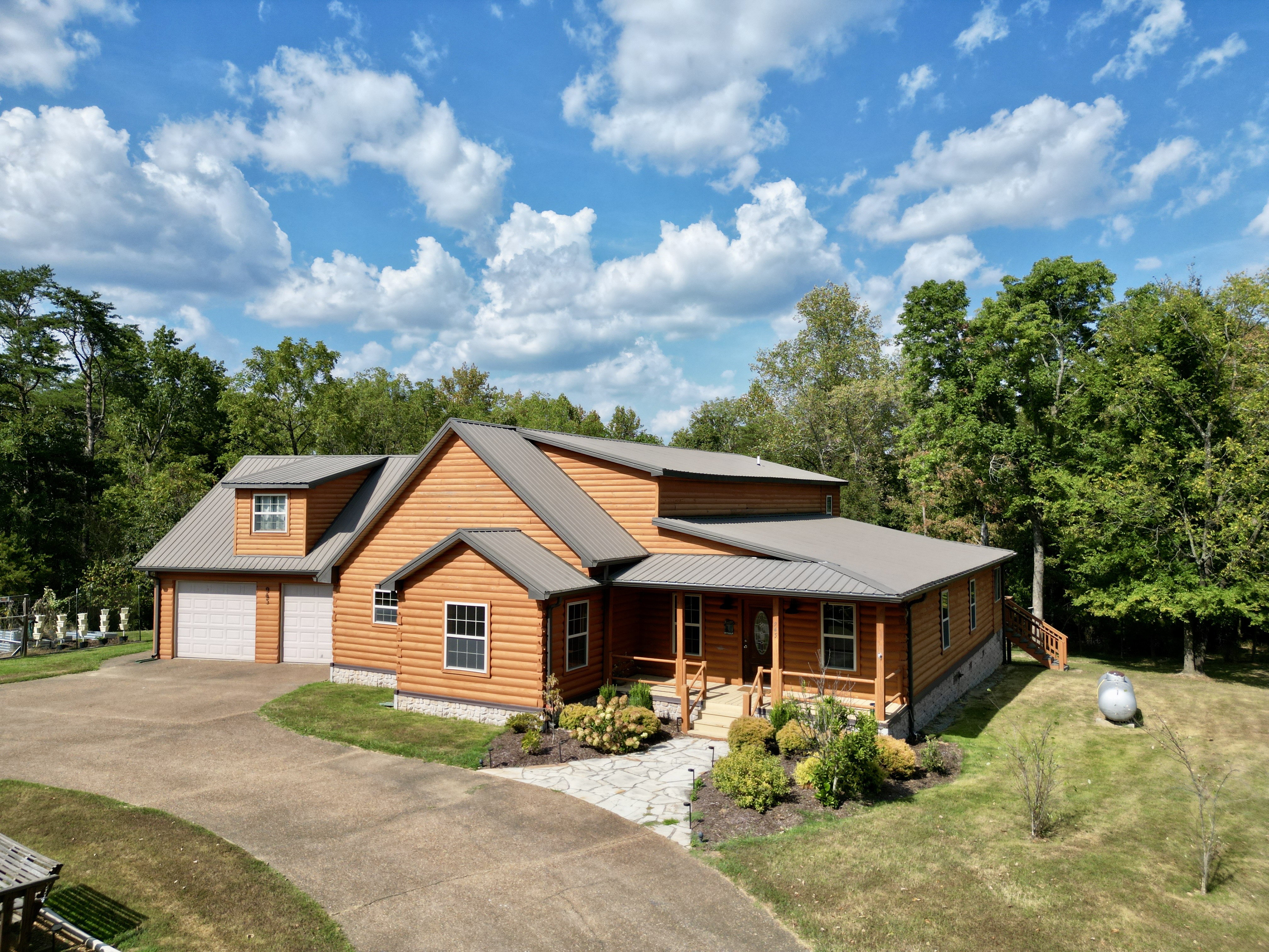 Stunning Log Home in Canyon Run at Lake Malone! photo 2