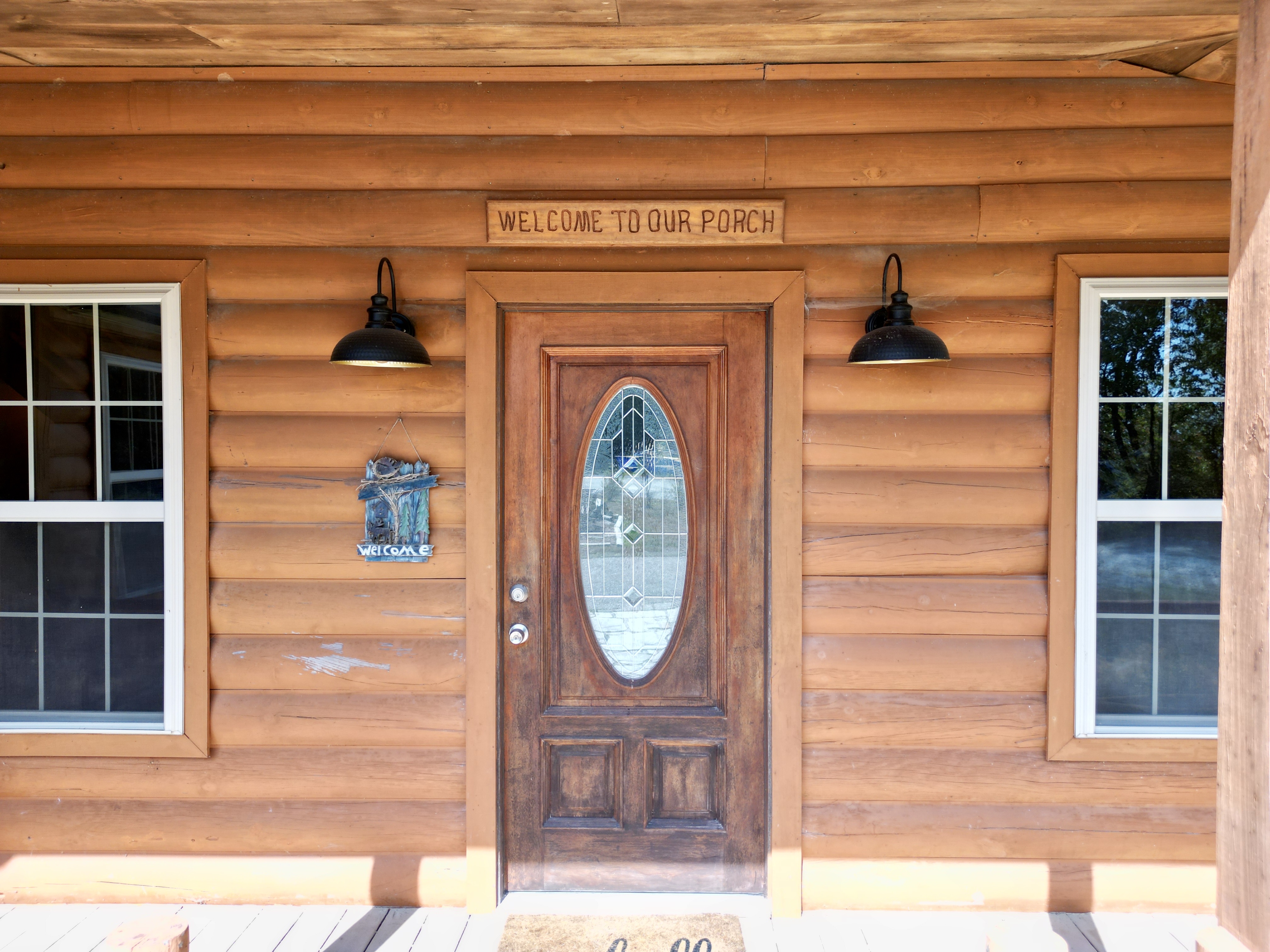 Stunning Log Home in Canyon Run at Lake Malone! photo 6