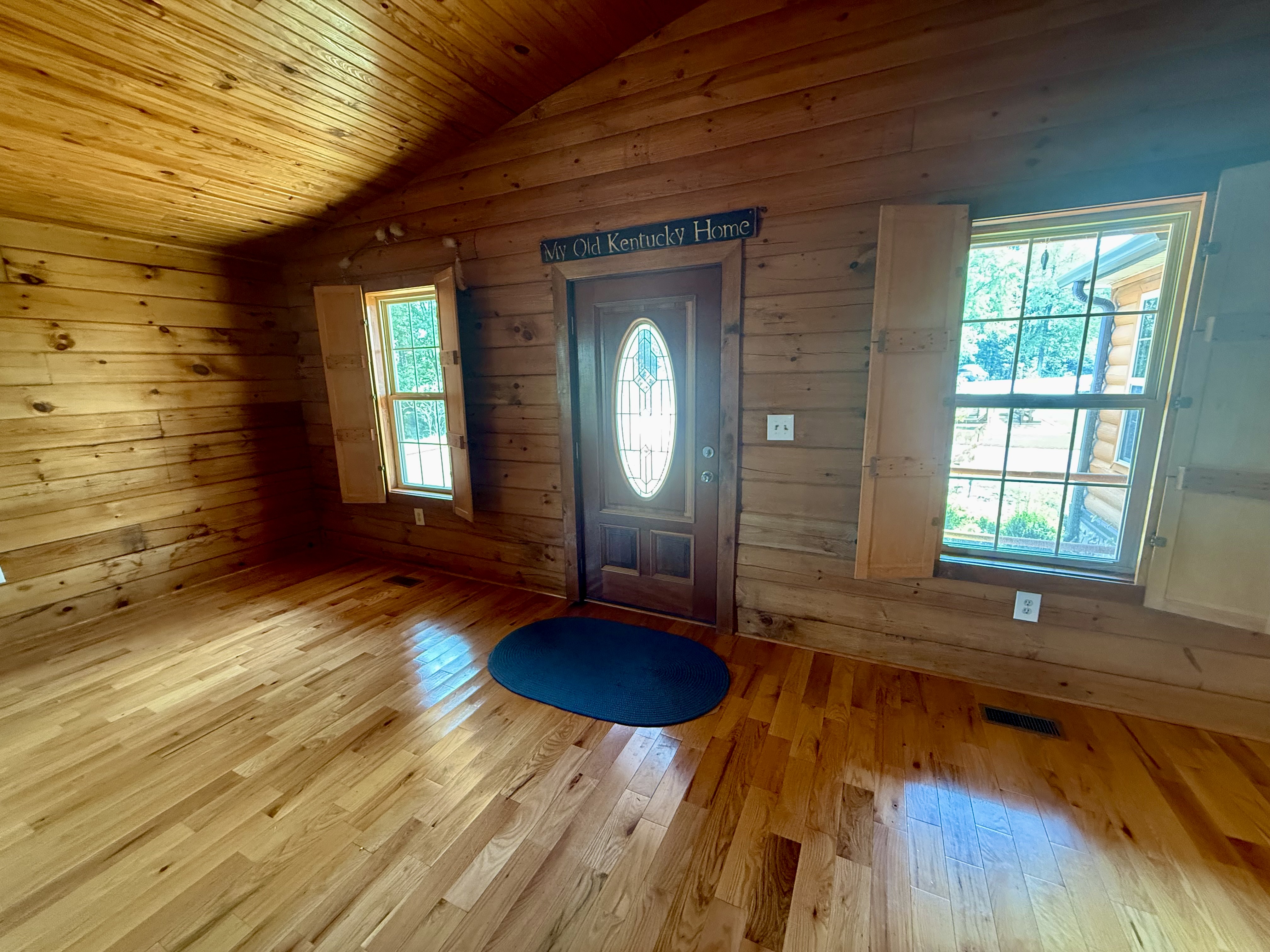 Stunning Log Home in Canyon Run at Lake Malone! photo 7