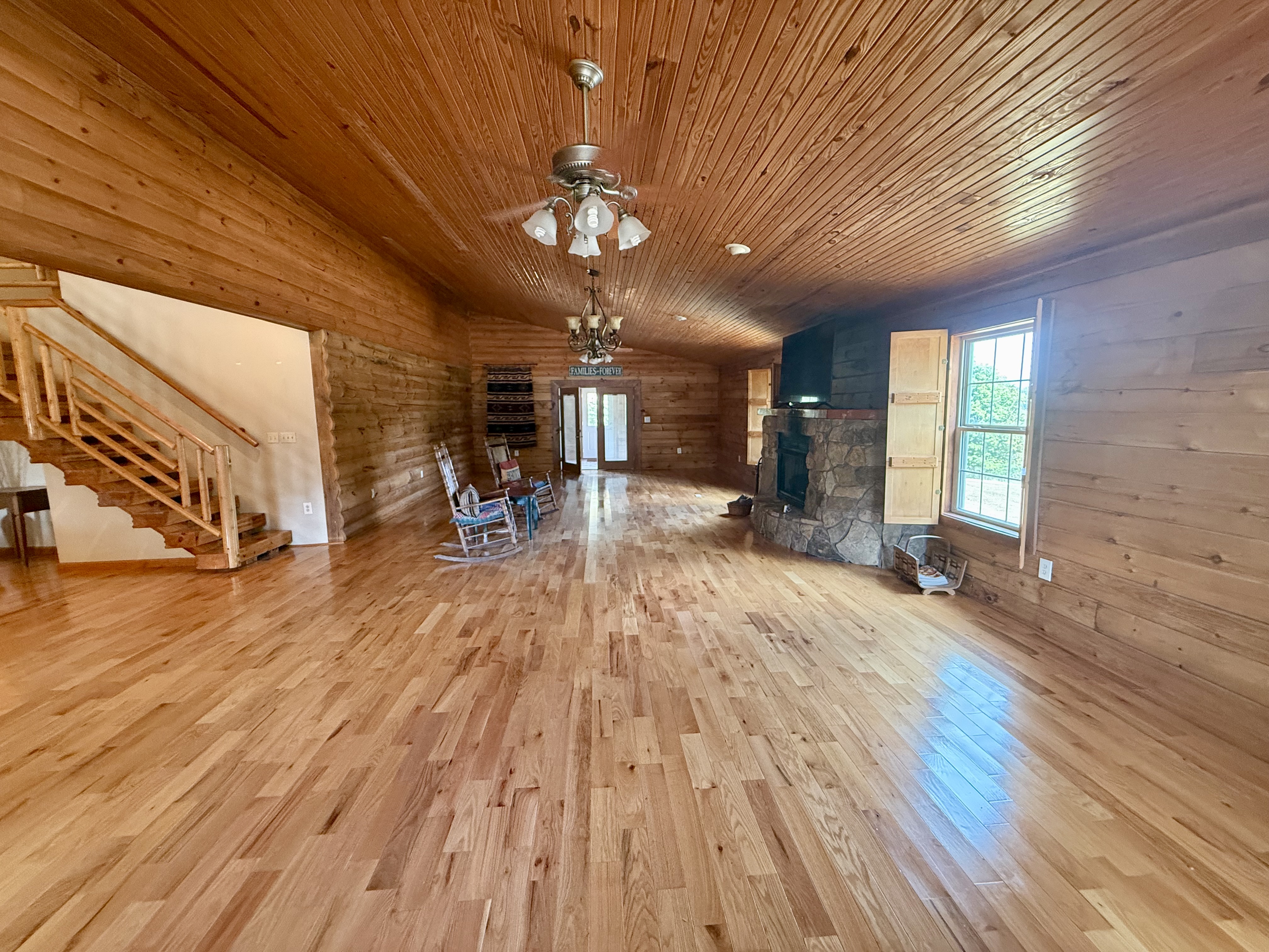 Stunning Log Home in Canyon Run at Lake Malone! photo 8