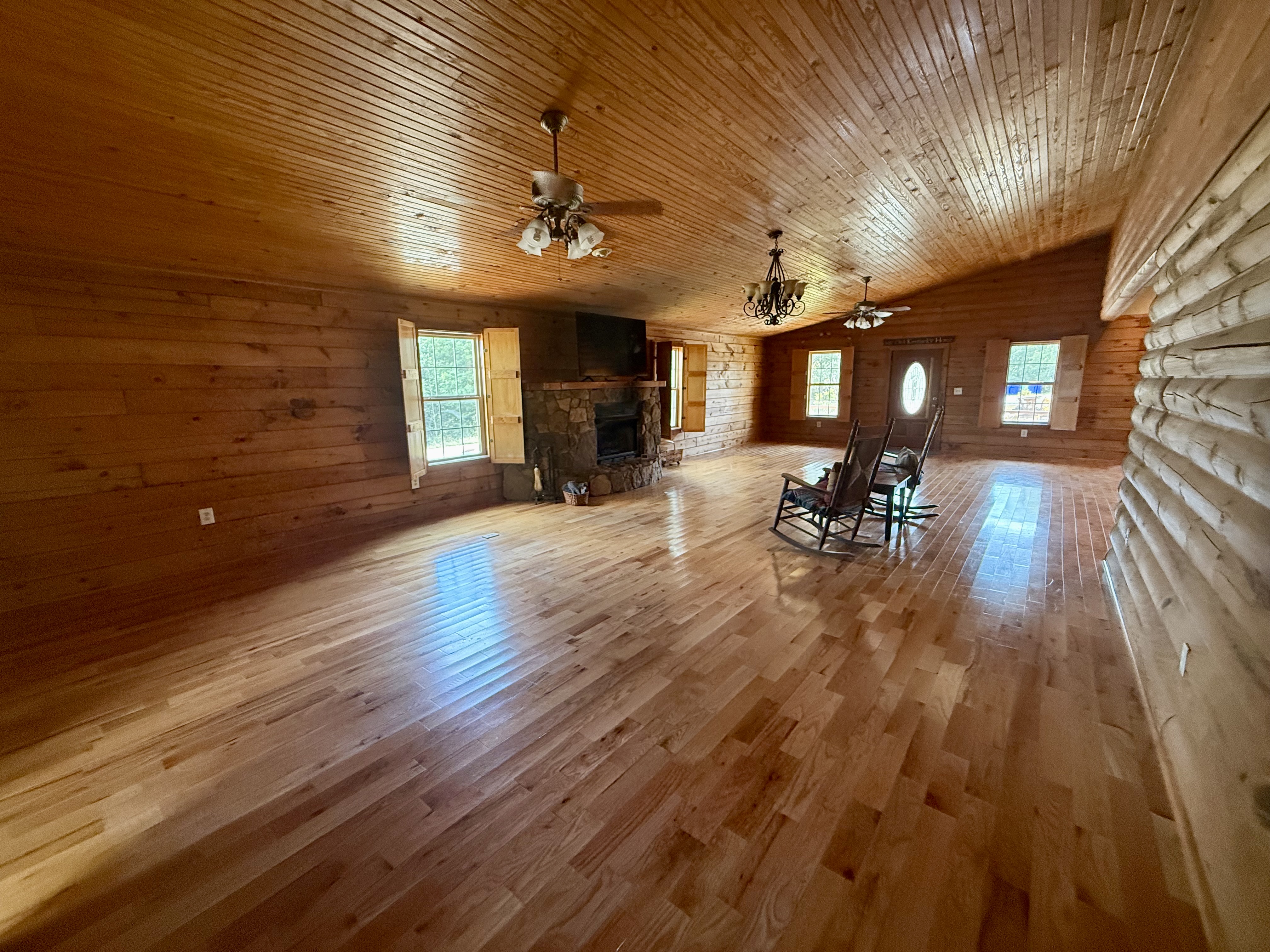 Stunning Log Home in Canyon Run at Lake Malone! photo 9